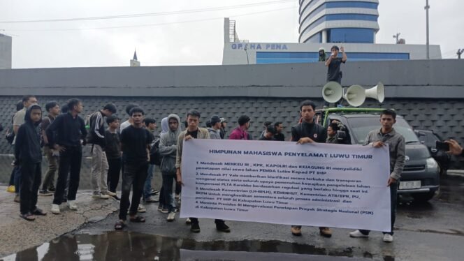 
					HMPLT saat menggelar aksi demonstrasi, meminta APH turun tangan dalam perkara MoU antara Pemkab Lutim dan PT IHIP.