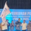 Ketua HIPSO Periode 2025-2028, Iwan Usman kibarkan bendera di acara pengukuhan pengurus, Kamis malam, (20/11/2025)