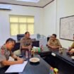 Kapolres Lutim AKBP Ario Putranto Tuhu Mangabdi melakukan koordinasi dengan BPBD Lutim, Senin (08/12/2025)