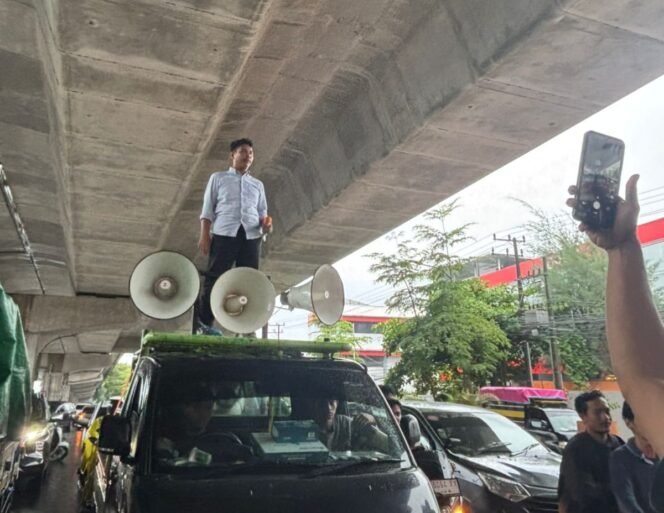 
					Mahasiswa melakukan aksi unjuk rasa terkait sewa lahan kompensasi yang murah meriah beberapa waktu lalu