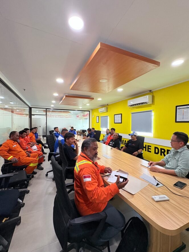 
					Jakam melakukan dialog di Port Balantang bersama Eskternal PT Vale dan Tim Operasional PT PST, Kamis, 15 Januari 2026.