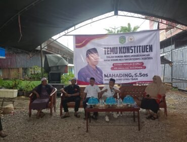 Anggota DPRD Lutim, Mahading menyerap aspirasi masyarakat di Kelurahan Malili Kecamatan Malili, Minggu, (08/03/2026).
