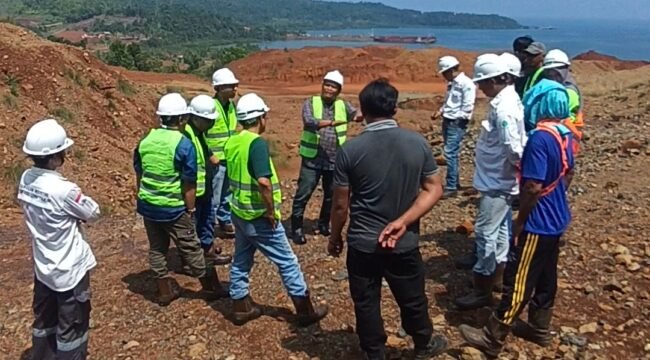 Tim PT KITLT melakukan kunjungan lokasi area kawasan industri, Senin, 27 April 2026