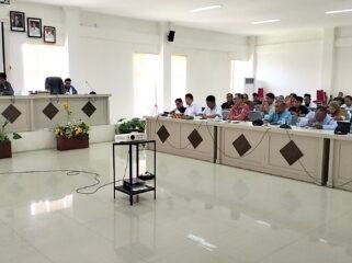 Aliansi Pengusaha Lokal Lutim menyampaikan pendapat di Ruang Banggar DPRD Lutim, Senin, (27/04/2026)