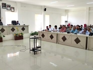 Aliansi Pengusaha Lokal Lutim menyampaikan pendapat di Ruang Banggar DPRD Lutim, Senin, (27/04/2026)