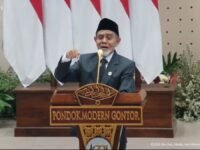 KH Hasan Abdullah Sahal pimpinan Pondok Modern Darussalam Gontor