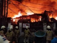 18 Rumah dan 4 Tempat Usaha di Kebayoran Lama Hangus, Kerugian Capai Rp1,2 Miliar