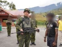 4 Anggota OPM Puncak Jaya Serahkan Senjata dan Kembali ke Pangkuan NKRI