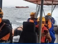 Ilustrasi operasi pencarian di perairan Selat Sunda