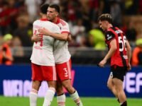 Pemain Benfica merayakan kemenangan 2-0 atas AC Milan di Stadion San Siro