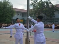 Kegiatan upacara dan baris-berbaris siswa sekolah