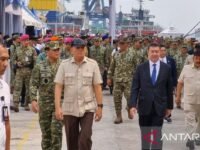 Kapal induk ITS Giuseppe Garibaldi di Dermaga 107 Tanjung Priok