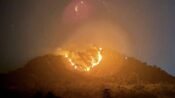 Kebakaran hutan dan lahan melanda kawasan Gunung Bulu Saukang, Kabupaten Maros.