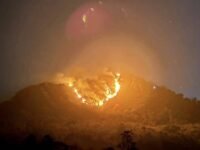 Kebakaran hutan dan lahan melanda kawasan Gunung Bulu Saukang, Kabupaten Maros.