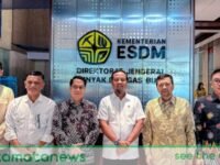 Gubernur Sulsel Andi Sudirman Sulaiman menyerahkan keterangan soal PI Migas Sengkang