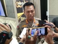 Antrean kendaraan di SPBU Makassar