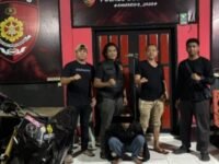 Ilustrasi penangkapan terduga pelaku oleh polisi