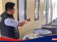 Drum berisi solar bersubsidi yang disita polisi di Selayar