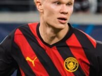 Erling Haaland saat memperkuat Manchester City
