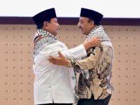 Tangis Prabowo Pecah Saat Peluk Dubes Palestina di Haul Seabad Gontor