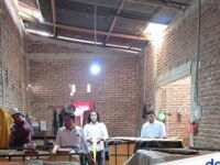 Barang bukti solar diduga ditimbun di rumah kosong Bulukumba