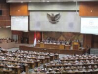DPR Sahkan UU Pelindungan Ketenagakerjaan, Ijazah Pekerja Tak Boleh Ditahan