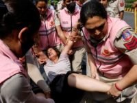 Polisi Delhi Tahan Puluhan Demonstran dan Pemimpin Oposisi Jelang Aksi "Selamatkan Demokrasi